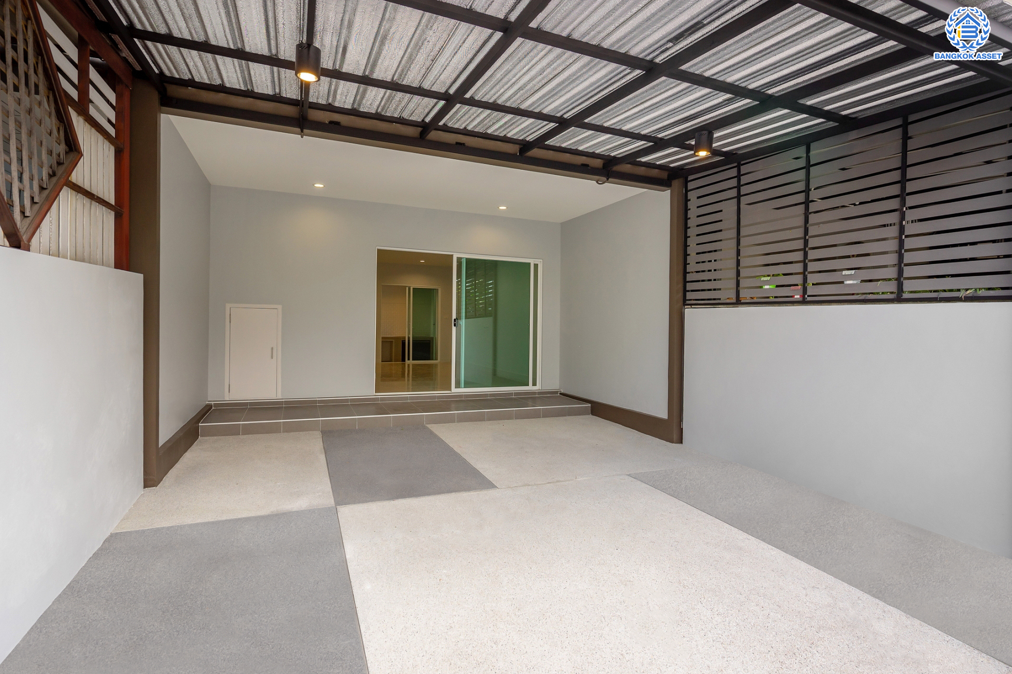 ทาวน์เฮ้าส์มือสองนนทบุรี ม.วิลเลตไลท์ ราชพฤกษ์-ปิ่นเกล้า เนื้อที่ 17.2 ตร.ว. ฟังก์ชัน 3 ห้องนอน 2 ห้องน้ำ จอดรถได้ 2 คัน  บนทำเลสะดวกสบาย เดินทางง่าย เข้า-ออกได้หลายเส้นทาง ทั้งทางราชพฤกษ์ กาญจนาภิเษก และนครอินทร์ เพียง 5 นาทีถึงจุดขึ้นทางด่วน "ศรีรัช"